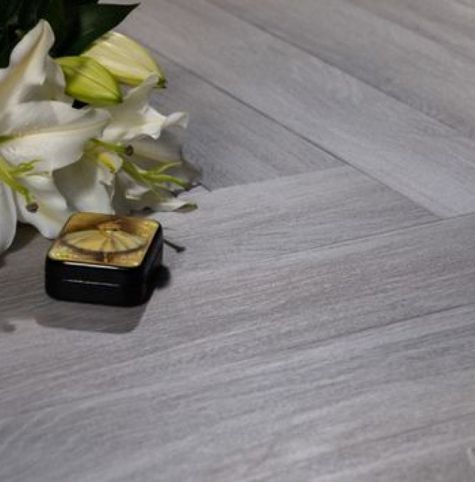 фото - Кварц-винил Vinilam Parquet Herringbone IS11144 Паркет Микеланджело